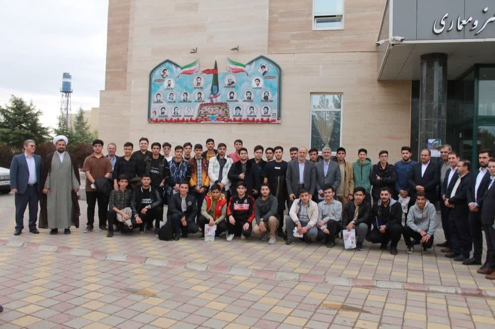 همایش «از مدرسه تا دانشگاه» برگزار گردید همایش «از مدرسه تا دانشگاه» برگزار گردید